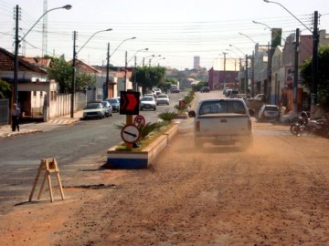 Eu Rep�rter: comerciantes da Armando Salles est�o revoltados com prefeitura