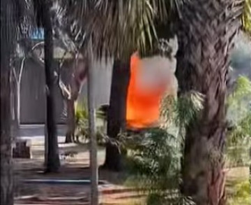 Carro pega fogo na regi�o da Pra�a Osvaldo Martins