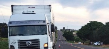 Idosa morre v�tima de acidente entre Iacri e Bastos