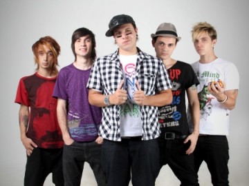 Replace nega semelhan�as com a banda Restart