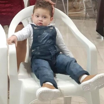 Corpo de beb� que morreu ap�s receber inje��o de rem�dio anest�sico por engano em hospital � sepultado em Parapu�