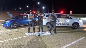Casal esconde mais de 16 kg de entorpecentes dentro do tanque de combust�vel do carro e acaba preso em Santo Anast�cio