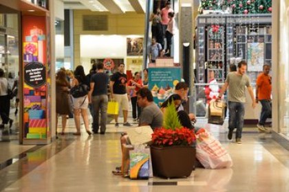 Shopping  o local mais procurado para comprar o presente de Dia das Mes - Valter Campanato/Agncia Brasil