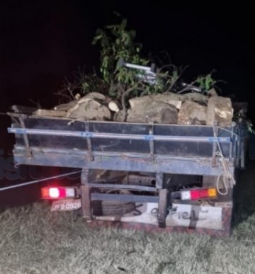 Acidente entre carro e caminh�o deixa idosos feridos em Quintana