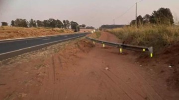 Eixo-SP retira barreiras de estrada municipal em Parapu�