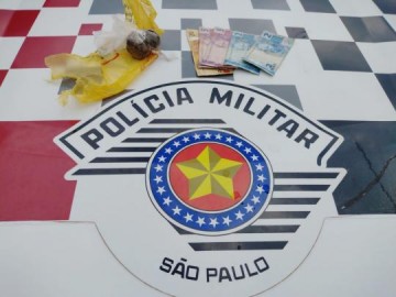 Rapaz de Adamantina compra maconha na Vila Esperan�a, � detido e entrega o traficante, que acabou preso