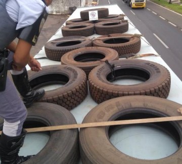 Motorista � flagrado ao transportar 13 pneus do Paraguai sem nota fiscal na Rodovia Raposo Tavares