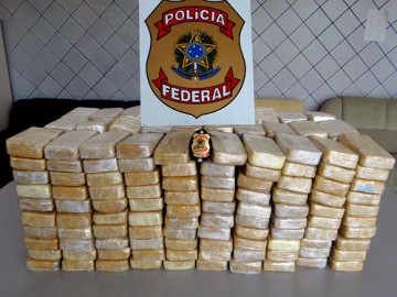 PF de Ara�atuba apreende 303 quilos de pasta base de coca�na