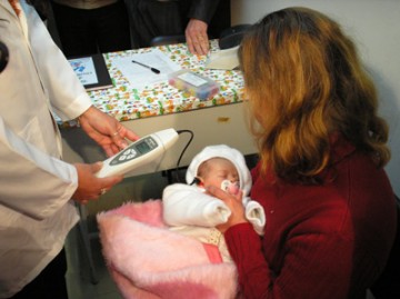 Lei torna obrigat�ria realiza��o gratuita do teste da orelhinha em beb�s