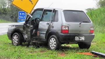 Acidente entre Uno e Fiesta faz duas v�timas na SP-294 em Parapu�