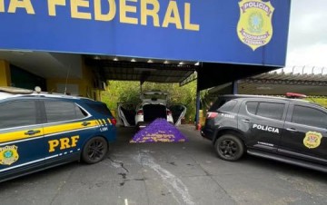 Pol�cia apreende carga de mais de 300 kg de maconha em ve�culo furtado na BR-153 em Mar�lia