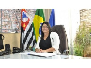 Prefeita Vera passa por procedimento oftalmolgico e fica afastada por 10 dias