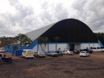 Final do Campeonato de F�rias adiado por �leo na quadra