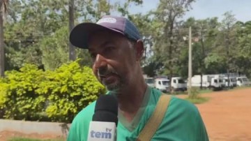 Coletor de recicl�veis acha mais de R$ 5 mil espalhados na rua, localiza dono e devolve o valor em Tup�