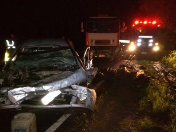 Acidente entre carro e caminh�o deixa 6 mortos e um ferido grave em rodovia