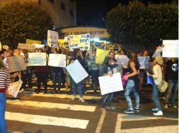 Protestos chegam a Tup: jovens saem s ruas e pedem mobilizao