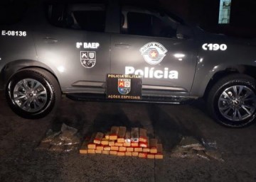 Abordagem policial a �nibus resulta em mais de 28 kg de maconha apreendidos e duas mulheres presas