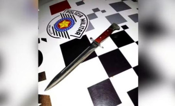 Ap�s atear fogo em cadeiras durante discuss�o, homem � preso por suspeita de viol�ncia dom�stica em Sagres