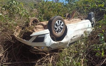 Mulher sequestrada se livra dos criminosos se fingindo de morta