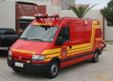 Motoqueiro passa reto em curva em Parapu�