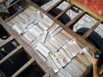 Pol�cia Federal apreende 481 kg de maconha em fundo falso de caminh�o