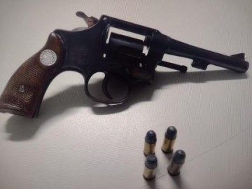 Ap�s fazer amea�as com arma de fogo, homem � preso pelo BAEP na Vila Brasil, em Presidente Prudente