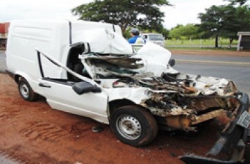 Acidente na SP-294 em Pacaembu deixa motorista ferido