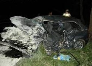 Acidente mata homem e um beb� na rodovia