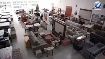 V�DEO: Consumidores aguardam liquida��es de come�o de ano