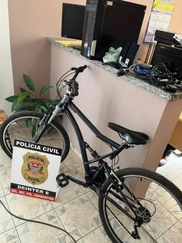 Pol�cia prende mulher e procura homem por furto de computador da Prefeitura de Pacaembu