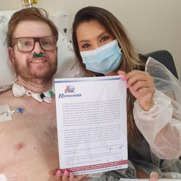 Paciente que ficou internado 85 dias ap�s contrair Covid se casa no leito do hospital de Bauru