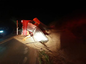 Motorista fica ferida ap�s capotar carro na vicinal entre Tup� e Bastos