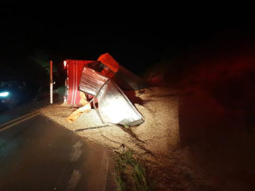 Motorista fica ferida ap�s capotar carro na vicinal entre Tup� e Bastos
