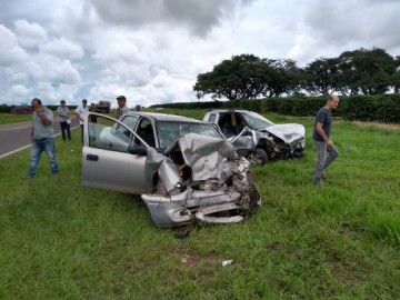 Homem morre ao ter carro atingido por motorista que tentou desviar de buraco em rodovia