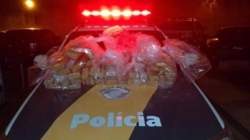 Balconista � presa por tr�fico ao transportar mais de 43 quilos de maconha em carro