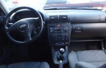 Colis�o entre ve�culos fere dois em Adamantina