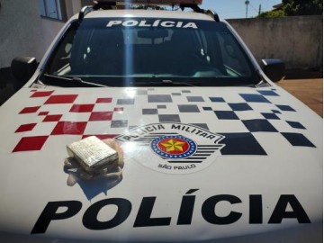 V�DEO: Pol�cia Militar prende homem em flagrante por tr�fico de drogas em Osvaldo Cruz