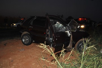 Batida entre Van de Hercul�ndia e P�lio de OC mata dois pr�ximo ao Trabuco