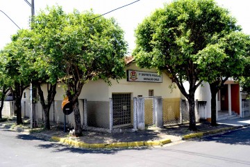 Quem tem que cuidar da Delegacia abandonada?