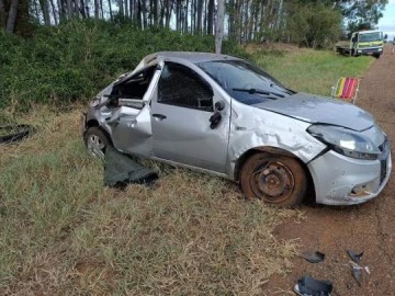 Passageiro � arremessado para fora de carro durante capotamento e morre na Rodovia da Integra��o