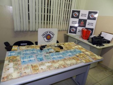 PM prende acusado de roubar financeira e recupera R$ 62 mil
