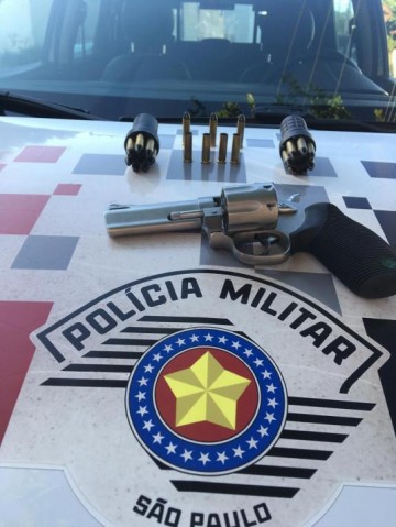 Homem � preso ap�s disparar arma de fogo no bairro Santa Teresa