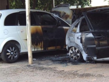 Catorze carros foram incendiados em cinco cidades nas regies de Ourinhos, Assis e Promisso