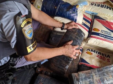 Carga de mais de 500 quilos de maconha � apreendida durante fiscaliza��o em Santo Anast�cio