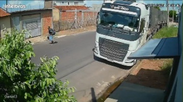 M�e v� que filho furtou em v�deo e o entrega para a Pol�cia em Birigui