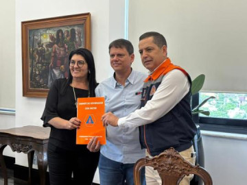 Prefeitura assina com Estado conv�nio de R$ 6 milh�es para conter eros�o na Via de Acesso