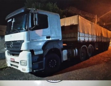 Homem � preso em flagrante por transportar caminh�o roubado na Rodovia Raposo Tavares, em Presidente Venceslau