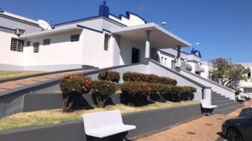 Durante consumo de bebidas alc�olicas, homens se desentendem e um acaba esfaqueado no Centro de Pracinha