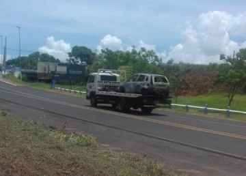 Mulher perde carro em inc�ndio na vicinal de Salmour�o