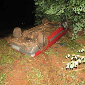 Homem fica ferido ap�s capotamento na Vicinal que liga Sagres a Osvaldo Cruz